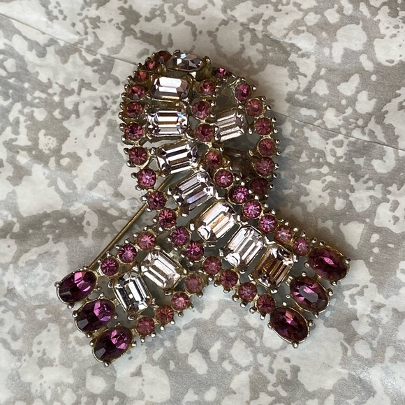 Vintage Brooch- purple and clear stones - Picture 1 of 7